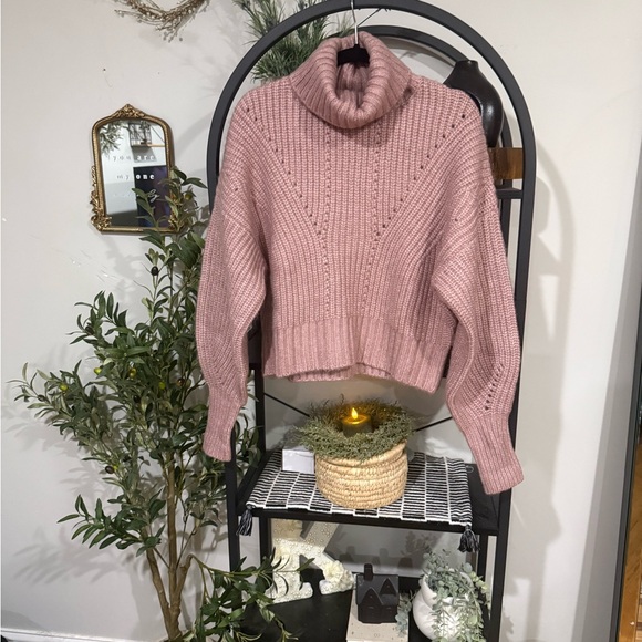Varley Woodrose Rogan Cropped Knit Sweater – Dusty Rose size small - Picture 2 of 9